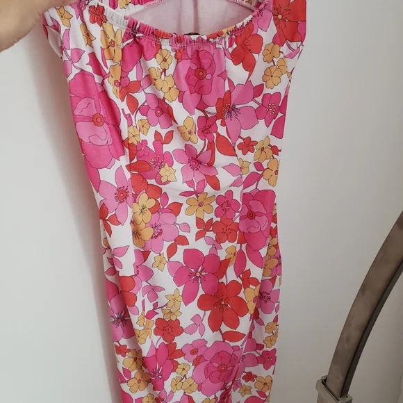 Dress - Picture 7 of 7